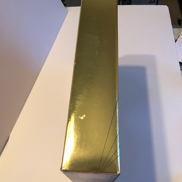 Hollywood Legends Collection Starring Barbie as Scarlett O’Hara - Picture 12 of 15